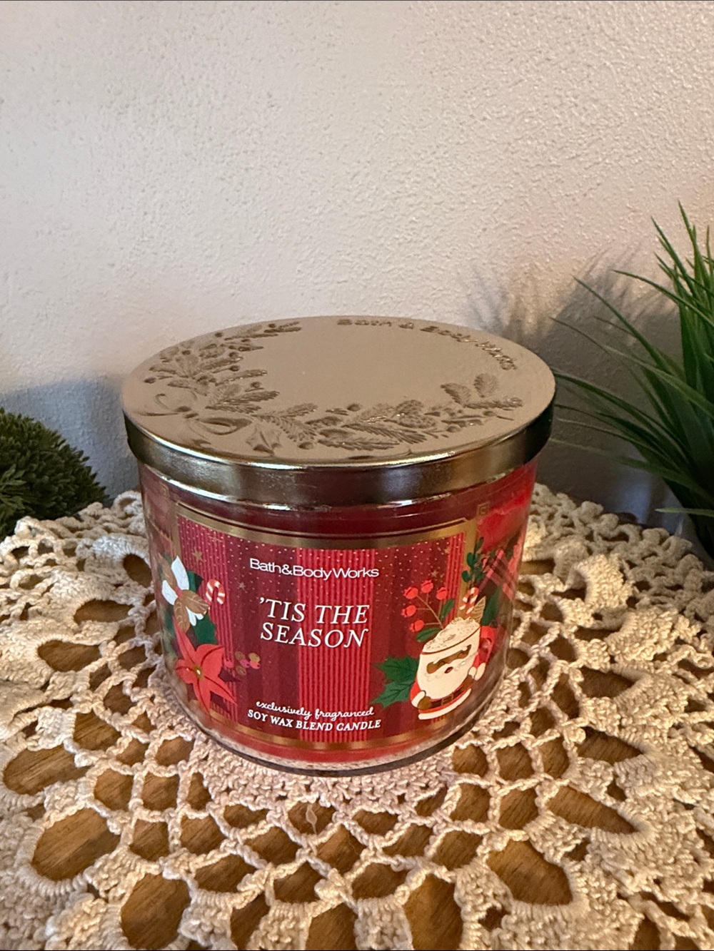 Bath & Body Works 'Tis The Season Red 3-Wick Holiday Candle with Gold Lid